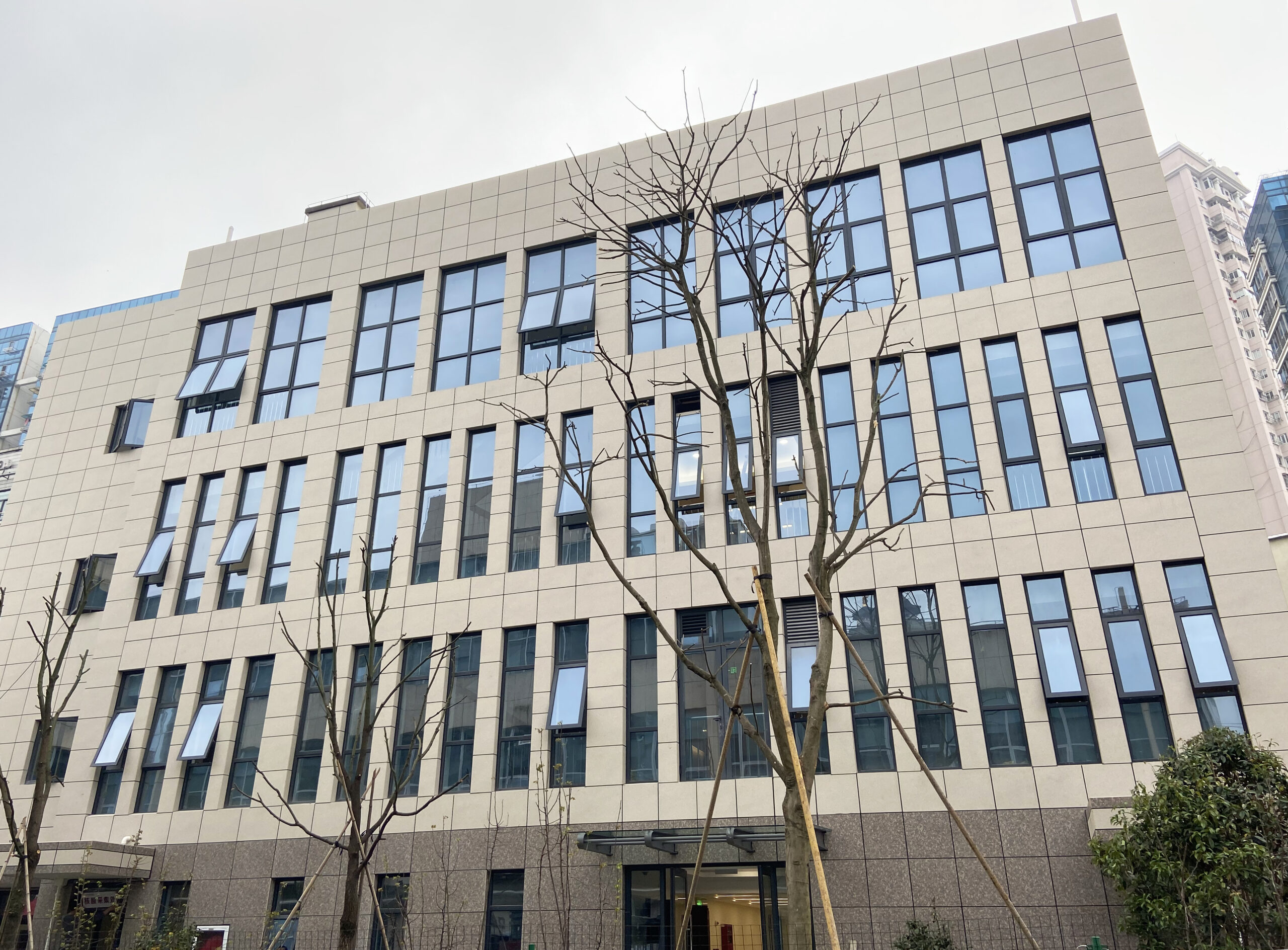 The characteristics of ceramic insulation board are fully analyzed: fire, waterproof, thermal insulation, triple guarantee to protect the building