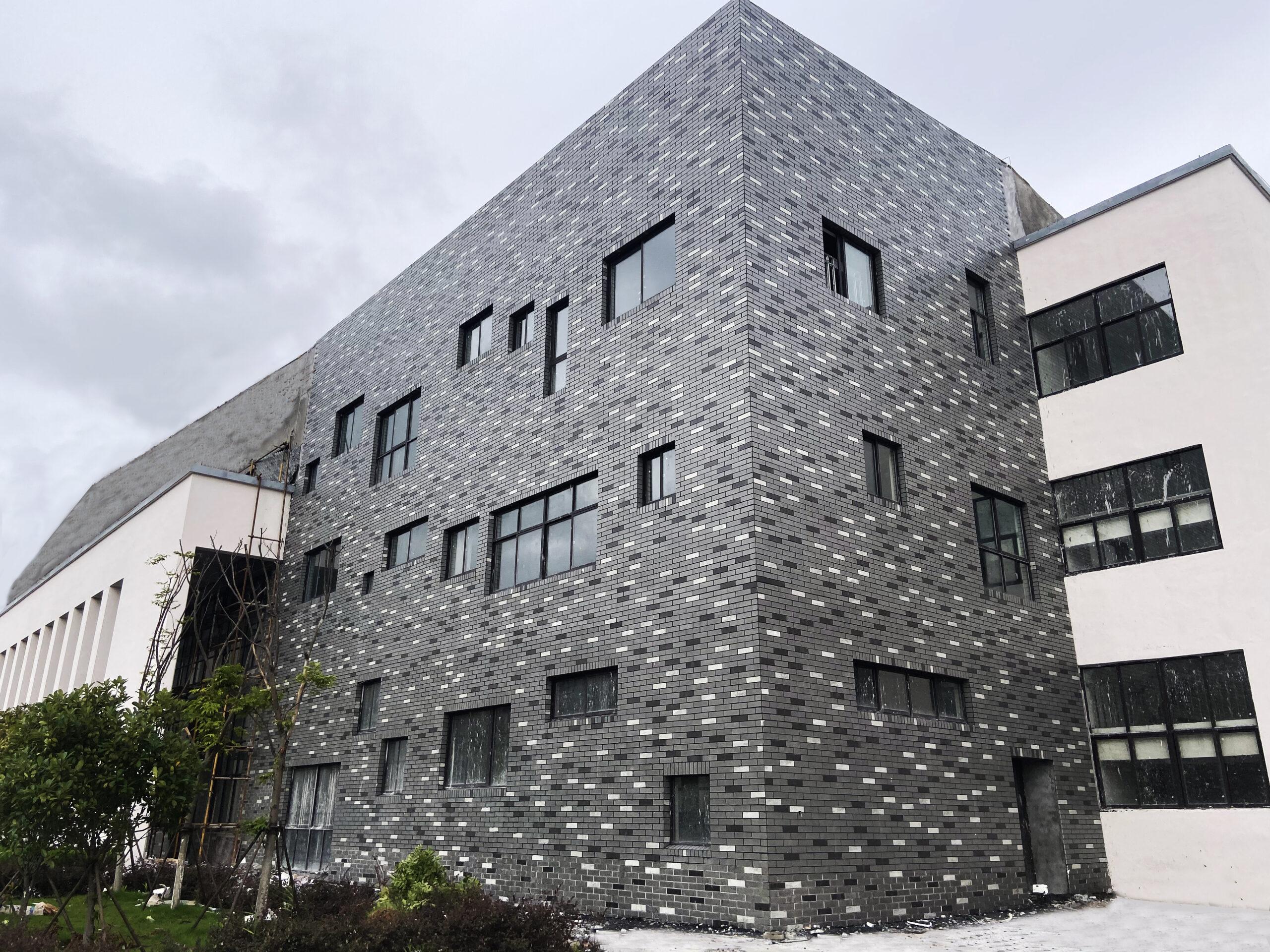 Development and application of new exterior wall insulation board material